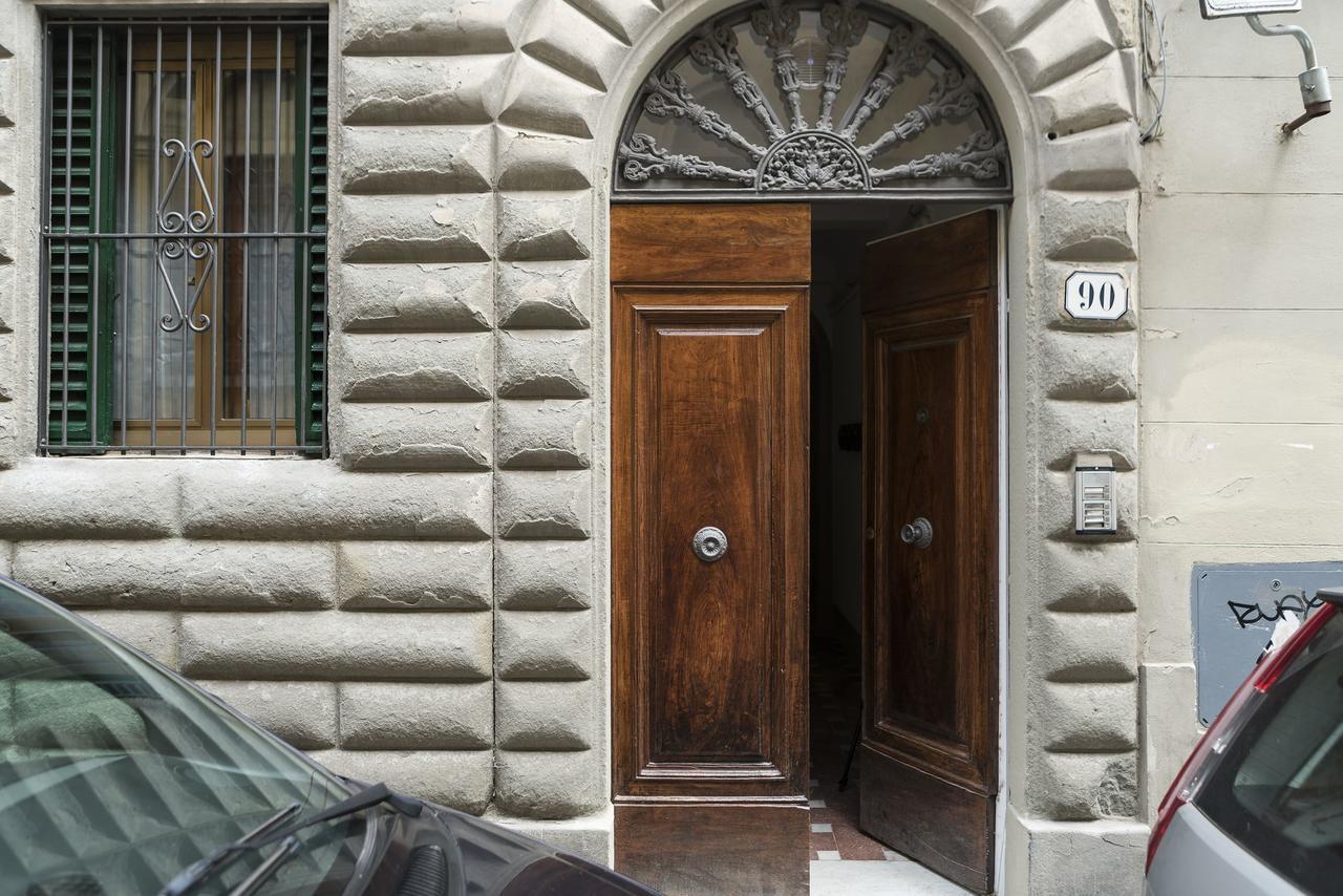 60 négyzetméteres, 1 hálószobás, 2 saját fürdőszobával rendelkező Apartman Történelmi Központ terül Firenze Kültér fotó