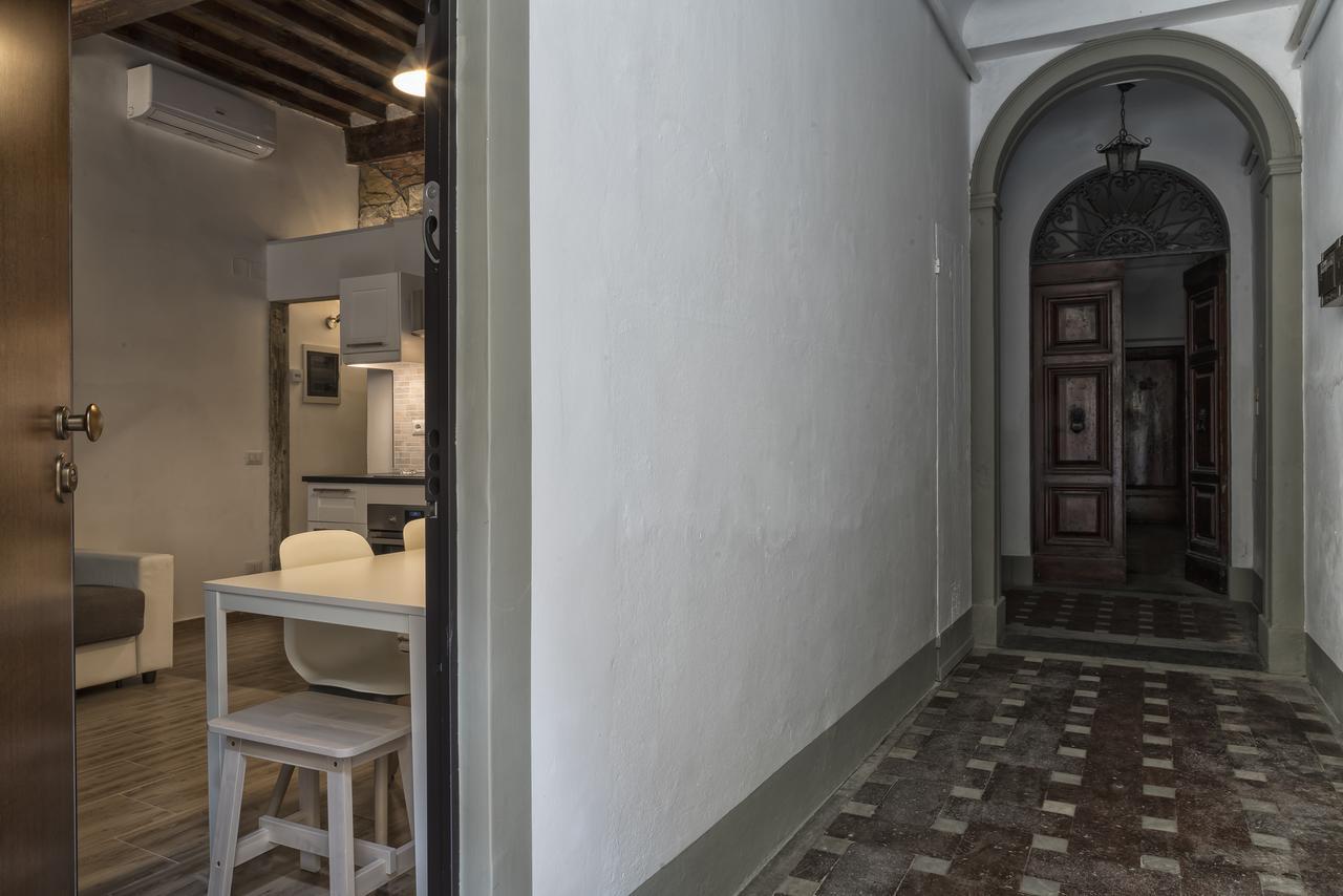 60 négyzetméteres, 1 hálószobás, 2 saját fürdőszobával rendelkező Apartman Történelmi Központ terül Firenze Kültér fotó