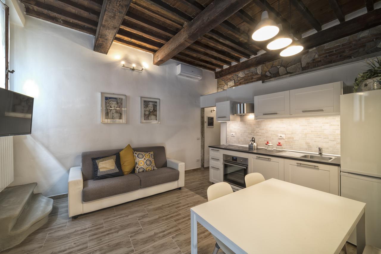 60 négyzetméteres, 1 hálószobás, 2 saját fürdőszobával rendelkező Apartman Történelmi Központ terül Firenze Kültér fotó
