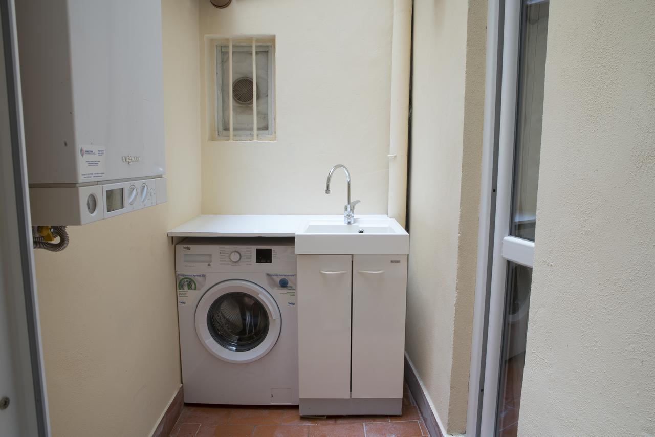 60 négyzetméteres, 1 hálószobás, 2 saját fürdőszobával rendelkező Apartman Történelmi Központ terül Firenze Kültér fotó